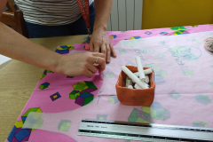 Risanje-kroja-na-blago